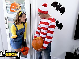 BANGBROS - Trick Or handle, smell Evelin Stone's soles.